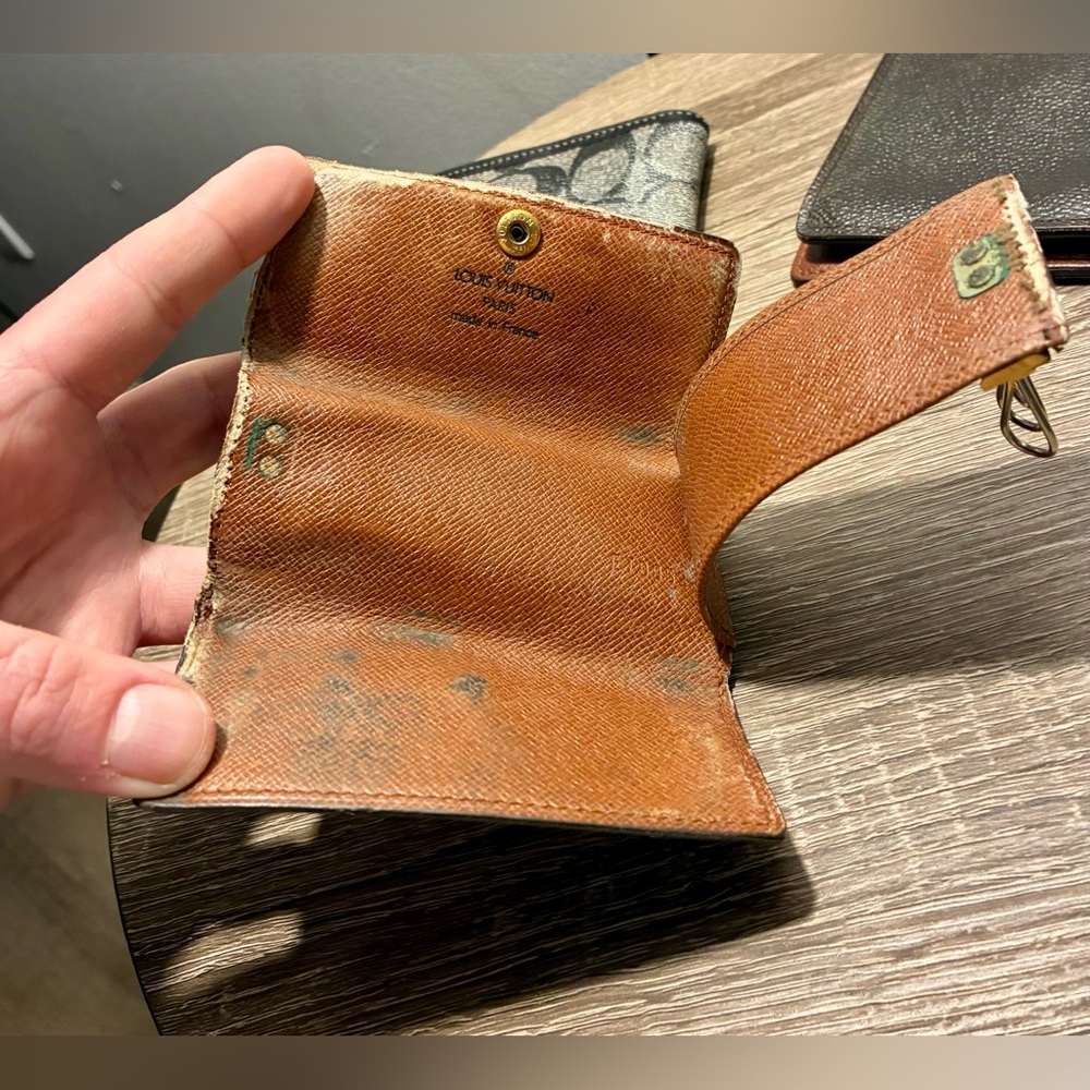 Louis Vuitton and Coach Project Bundle. Wallets and Key Holders - Picture 6 of 16